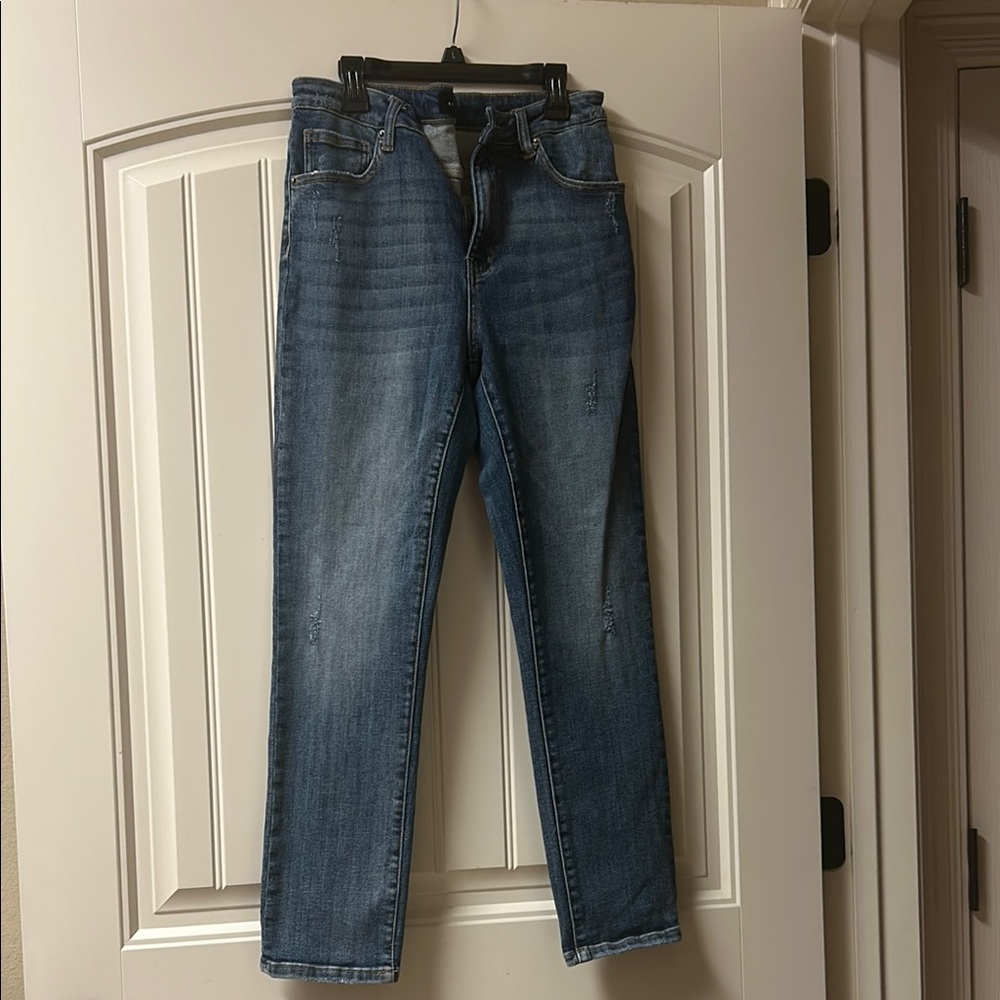 Risen- mid rise medium wash skinny